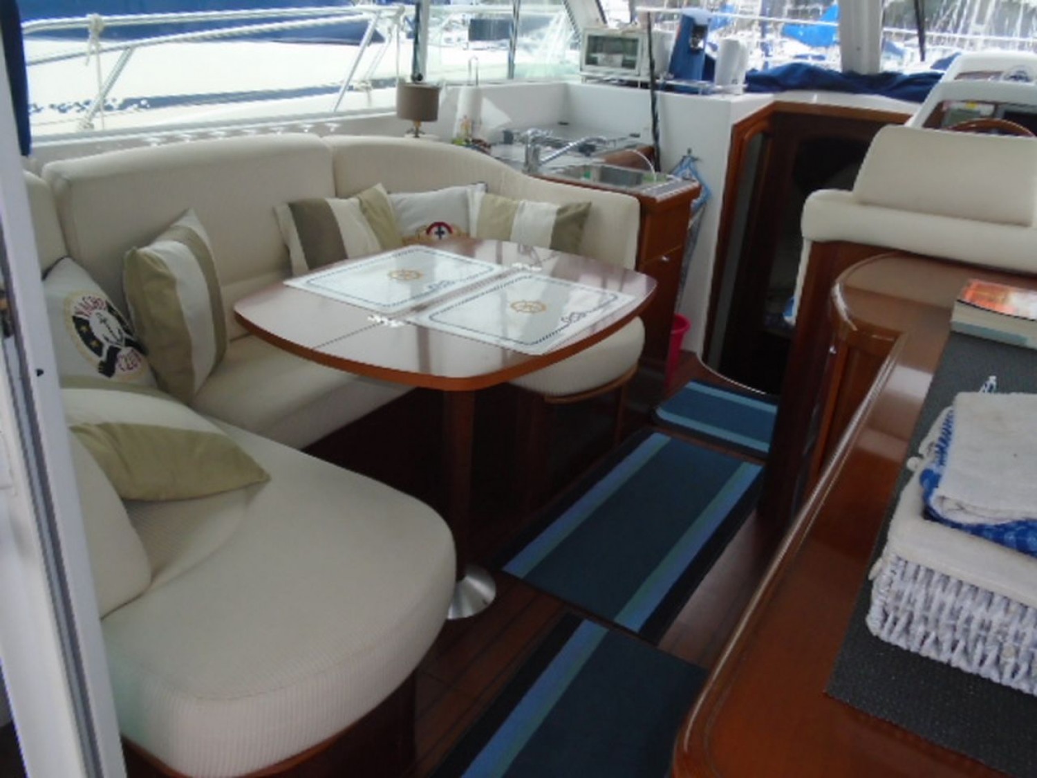 slider 9 Beneteau Antares 980 Fly